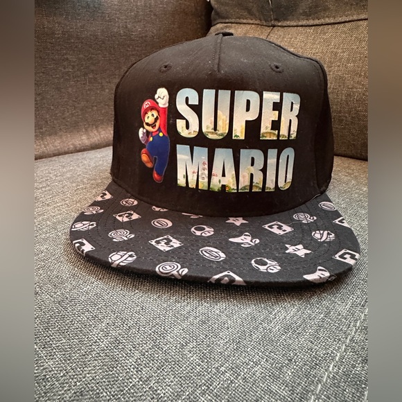 Nintendo Super Mario Black Hat SnapBack Youth - Picture 1 of 4